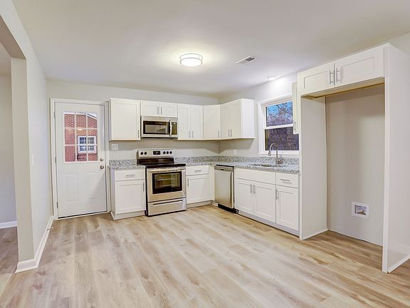 5th image of 215 N Electra St