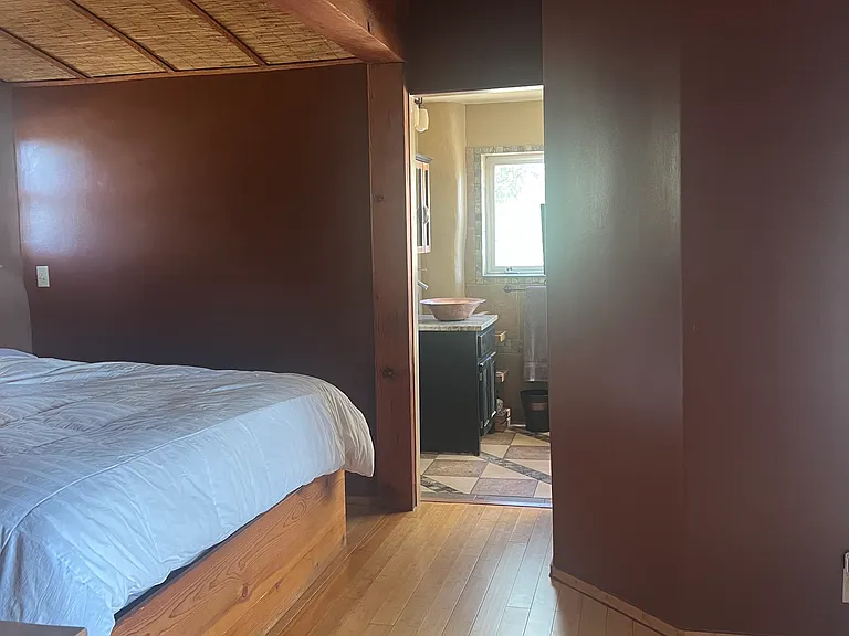 Main upstairs bedroom - view facing bathroom entrance