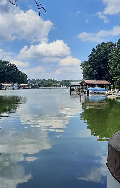 1st image of 700 Lakeshore Dr