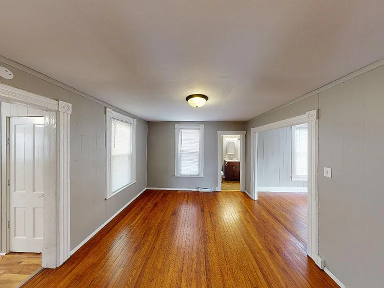 341 W Chamberlin St — Photo 3