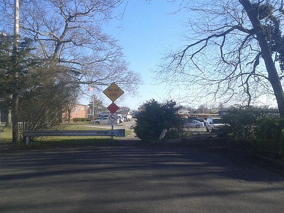4th image of 28 Westwood Dr