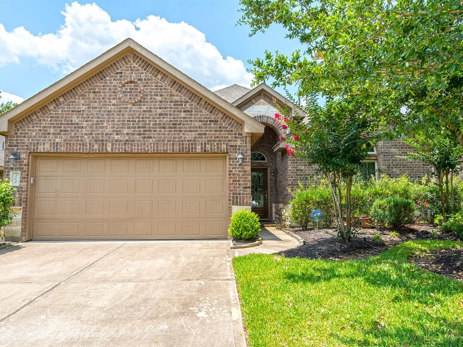 4 bed, 3.5 bath, 2546 sqft, $2,500 — Photo 1