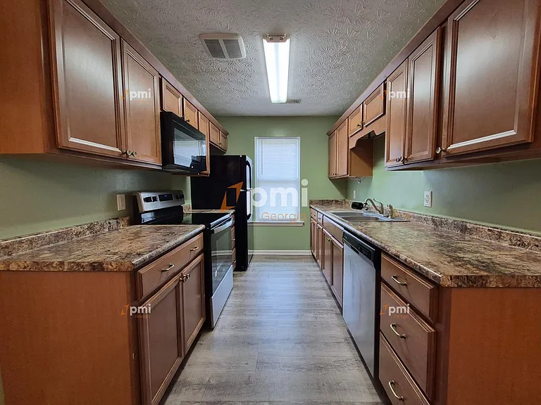 2 Pelham Ct — Photo 3