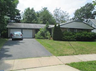 11 Gainscott Ln, Willingboro, NJ 08046