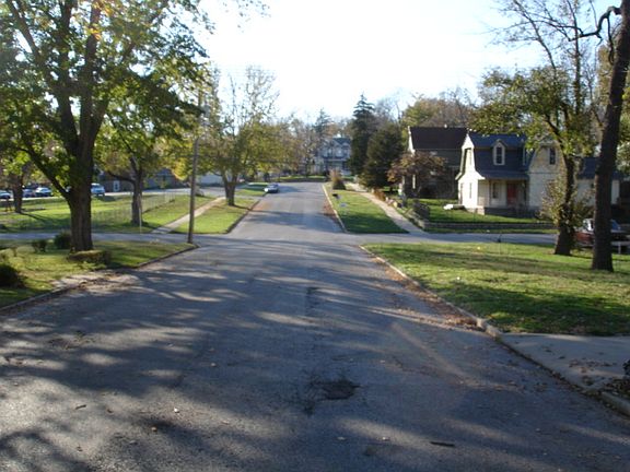 3rd image of 734 Olive St