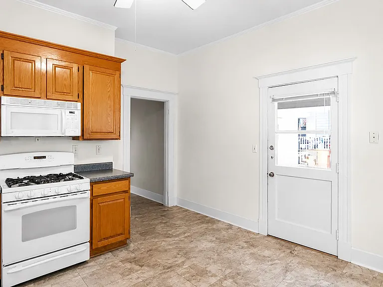 211 Armour St — Photo 11