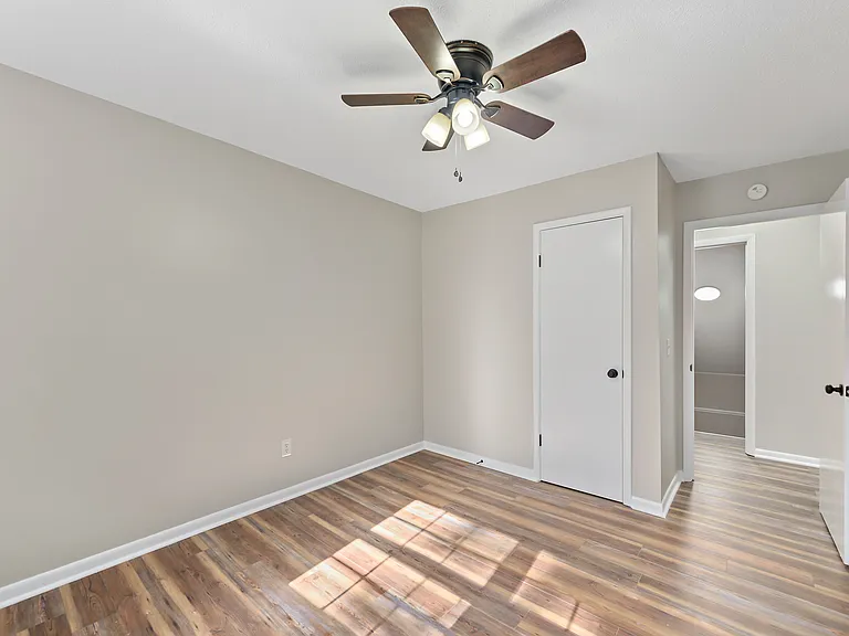 105 Windcreek Ln — Photo 25