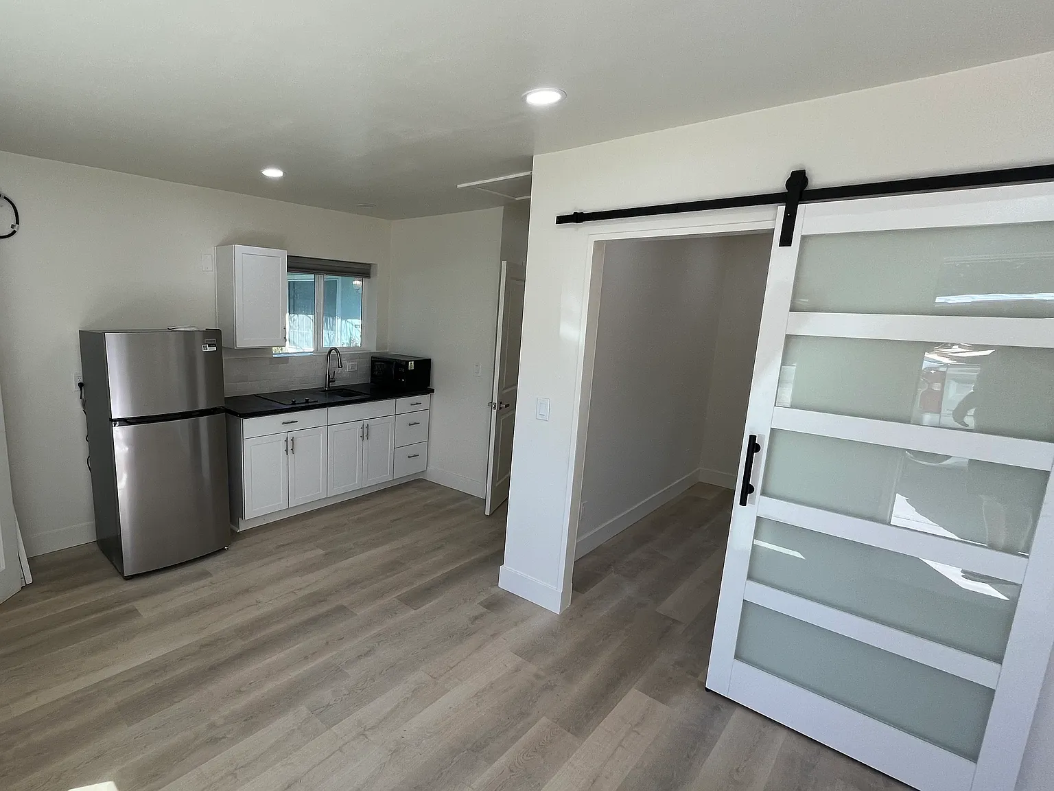 1 bed, 400 sqft, $1,395 — Photo 2