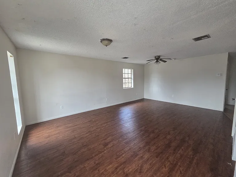 202 Belgium St #C — Photo 1