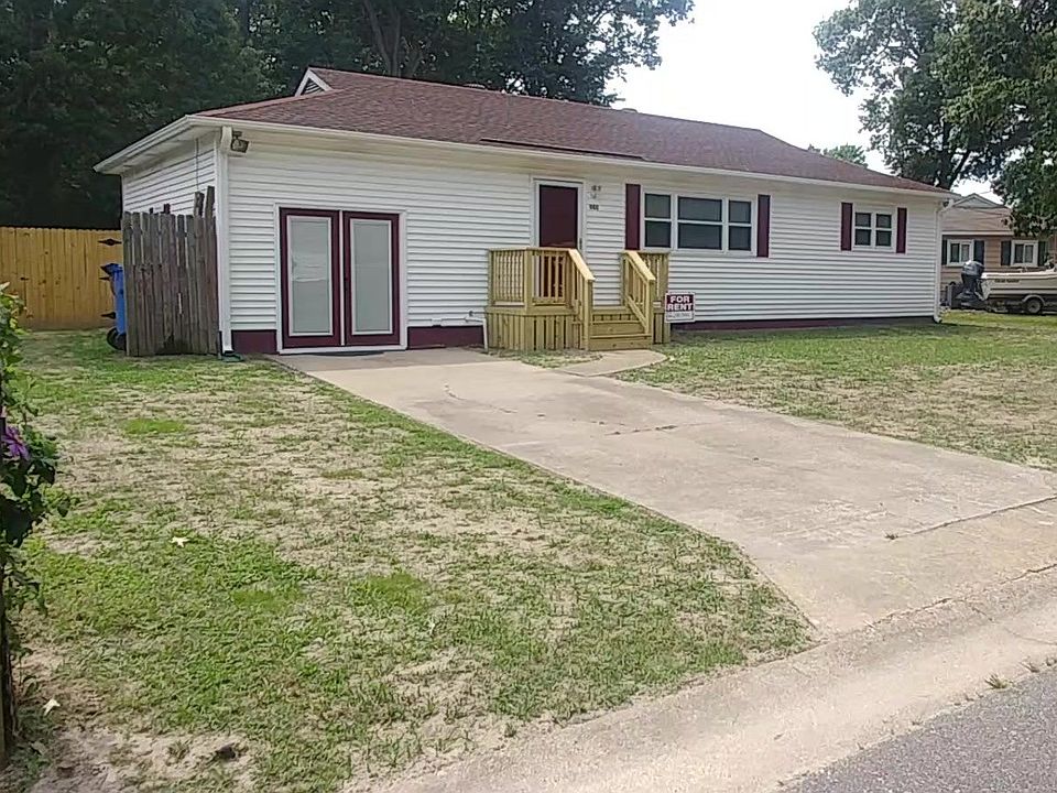 1st image of 903 Carolyn Dr