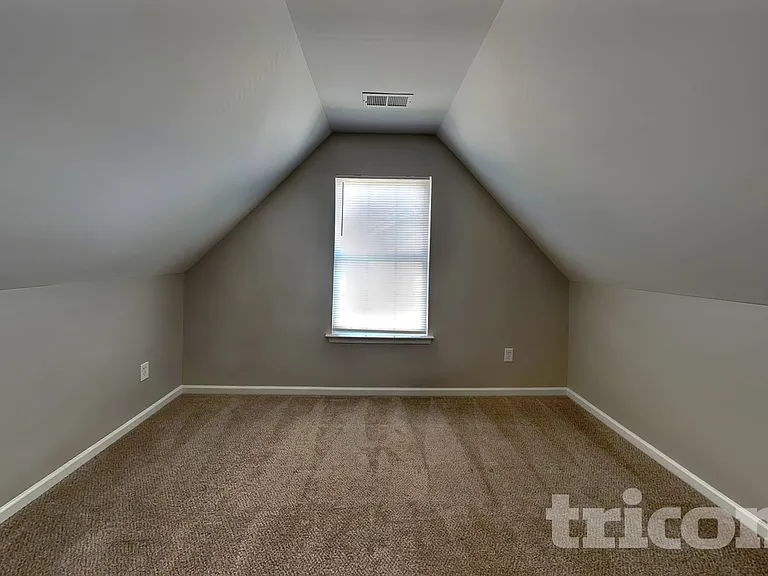 106 Newport Dr — Photo 18