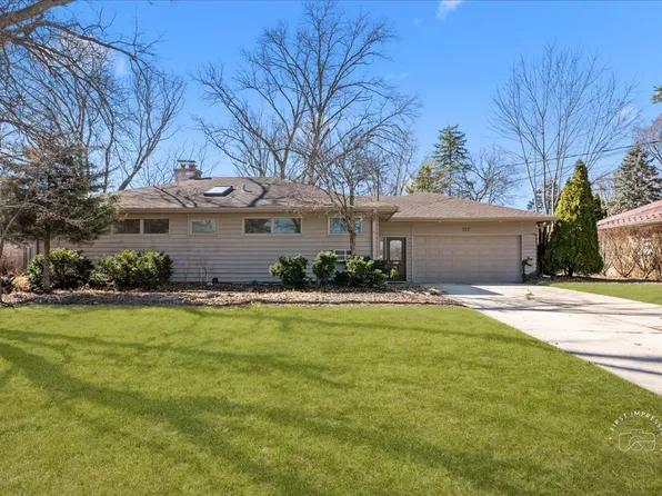 337 Republic Rd, Batavia, IL 60510