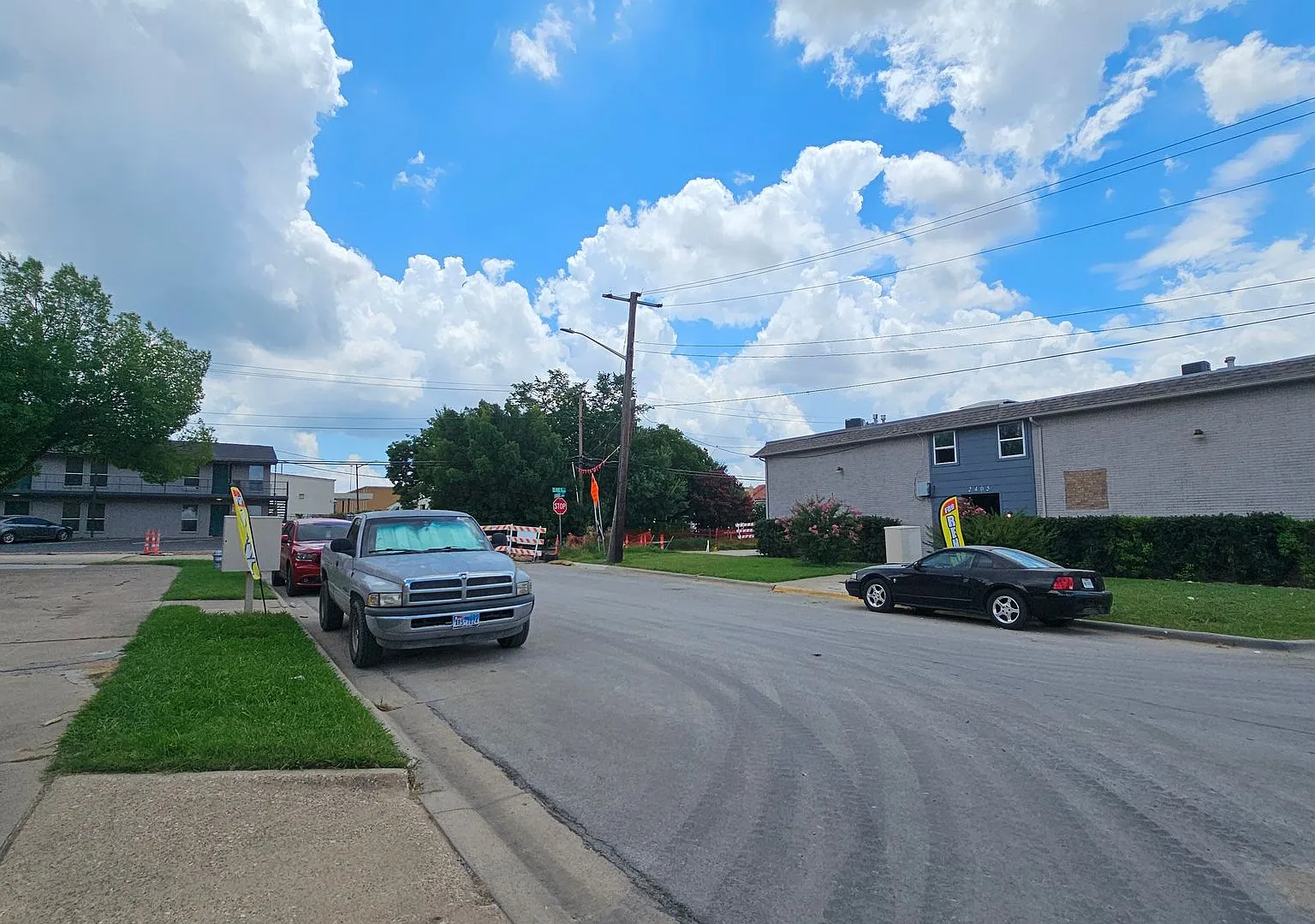 2420 Louise St — Photo 3