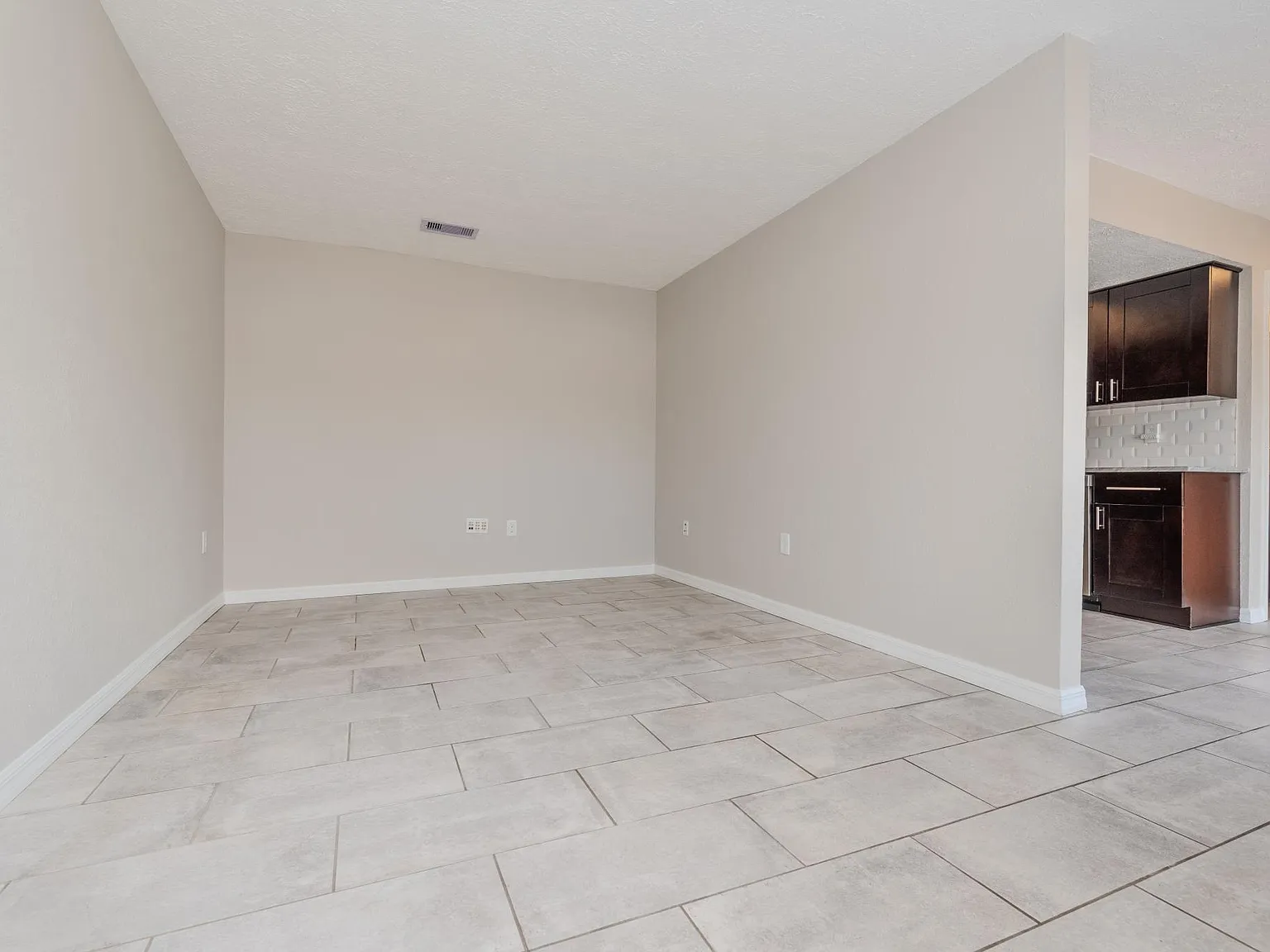 350 Socrates Dr — Photo 4