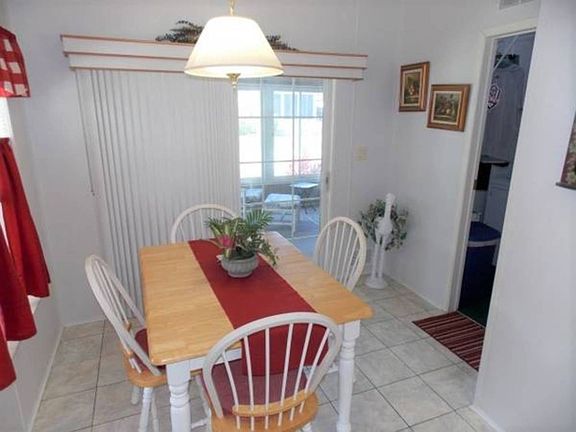 3rd image of 207 Tradewind Ct