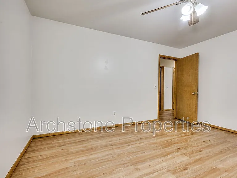 3121 Lakeside Dr — Photo 23