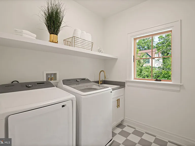 5022 Cathedral Ave NW — Photo 35