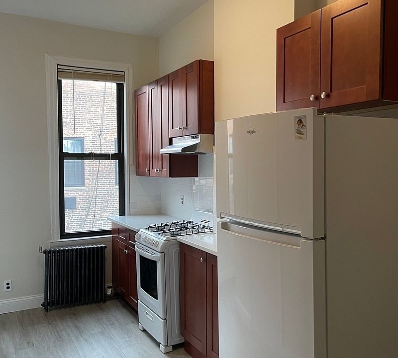 1st image of 25-70 23rd St #3RR