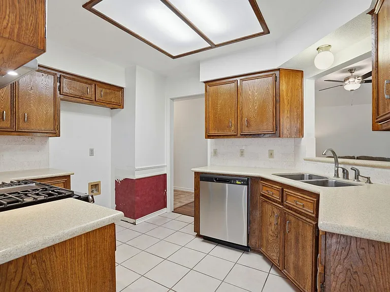 306 Woodstone Dr — Photo 15