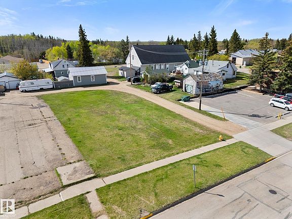 3rd image of 4923 49th Ave