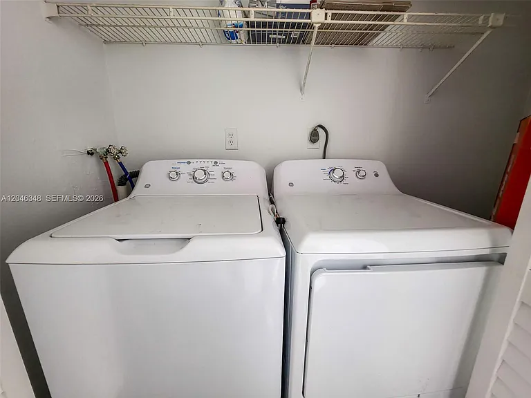 8290 Lake Dr #422 — Photo 9