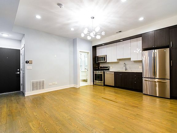 3rd image of 1638 N Marshfield Ave #1F