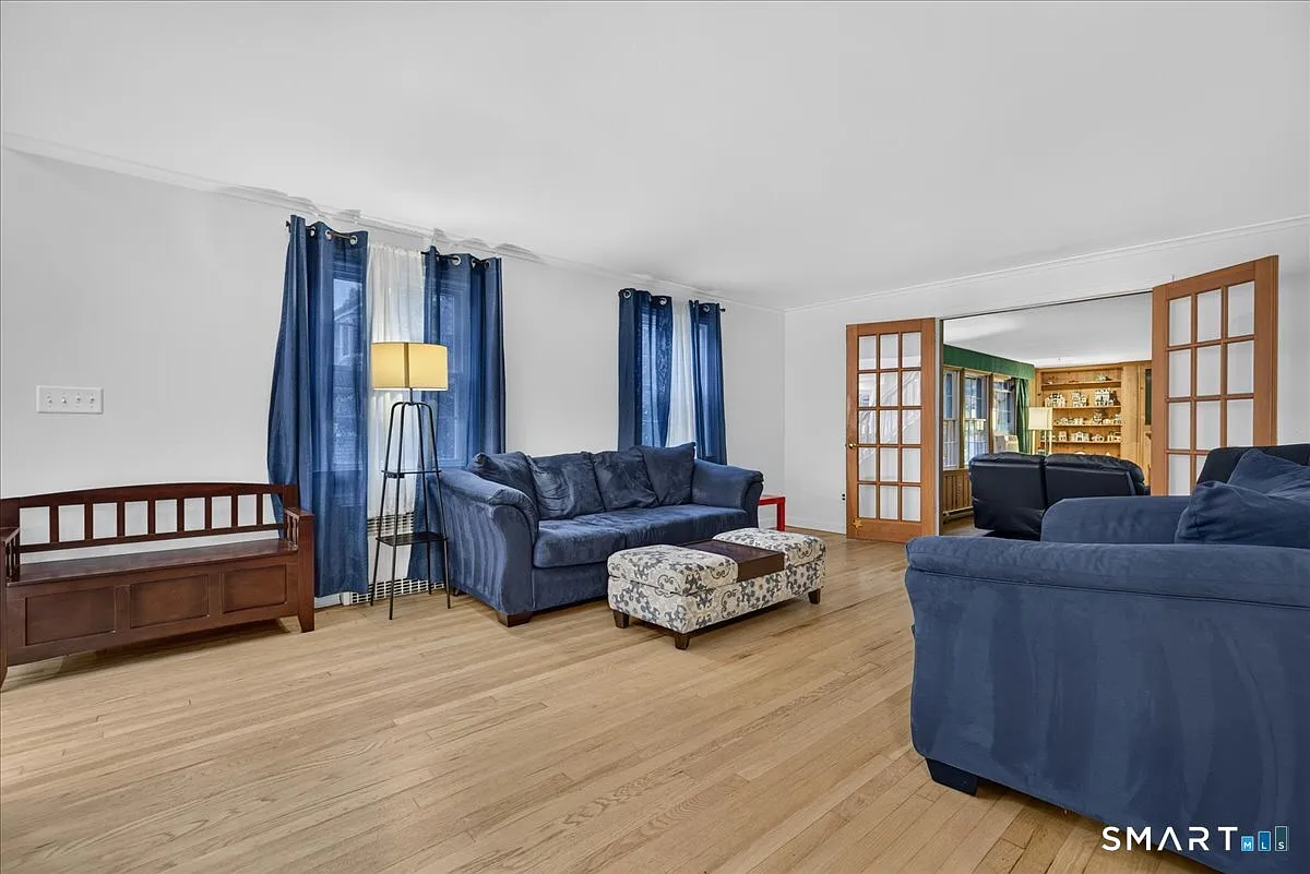 3 bed, 3.5 bath, 2582 sqft, $3,500 — Photo 3