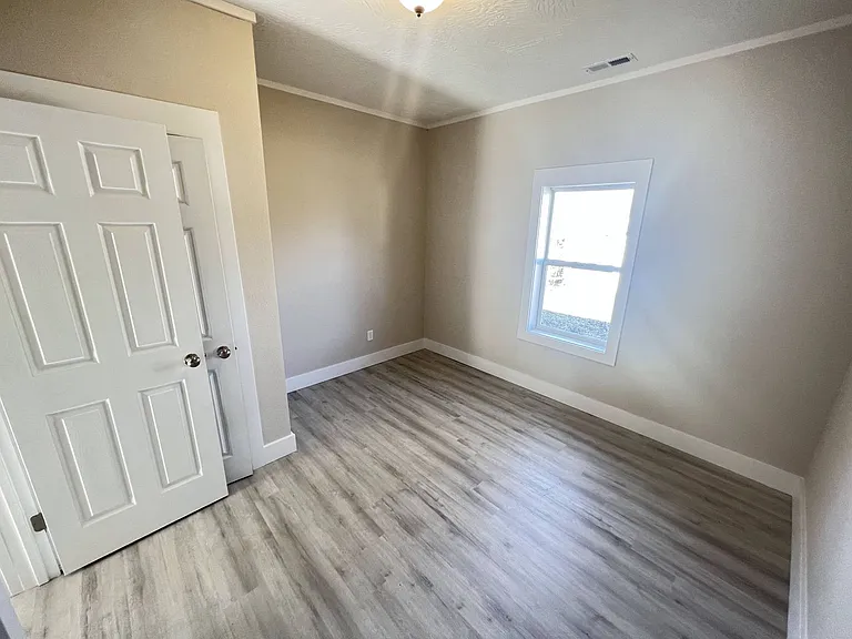 2251 N Rogers Ave — Photo 17