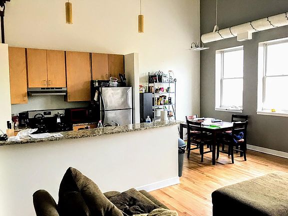 4th image of 2041 W North Ave APT 10A