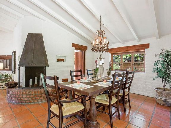 4th image of 1099 Los Robles Ave