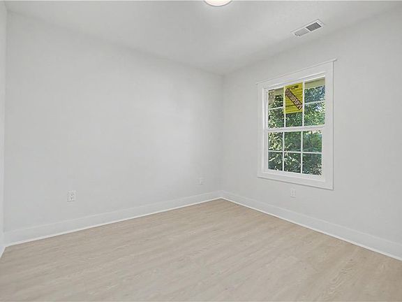 4th image of 834 N Walker St