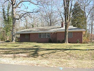 1st image of 121 White Oak Dr