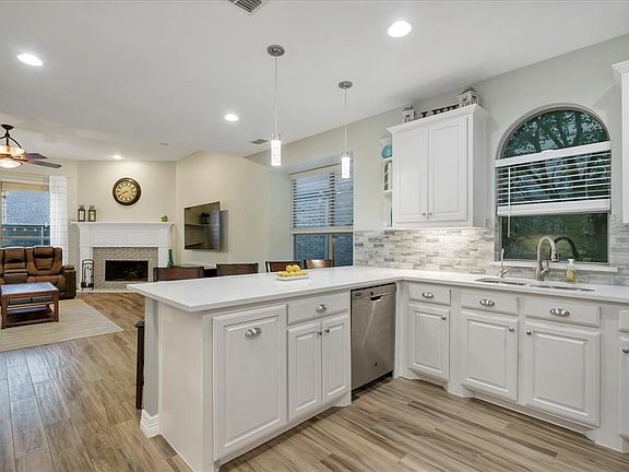 4th image of 2701 Vista Oaks Dr