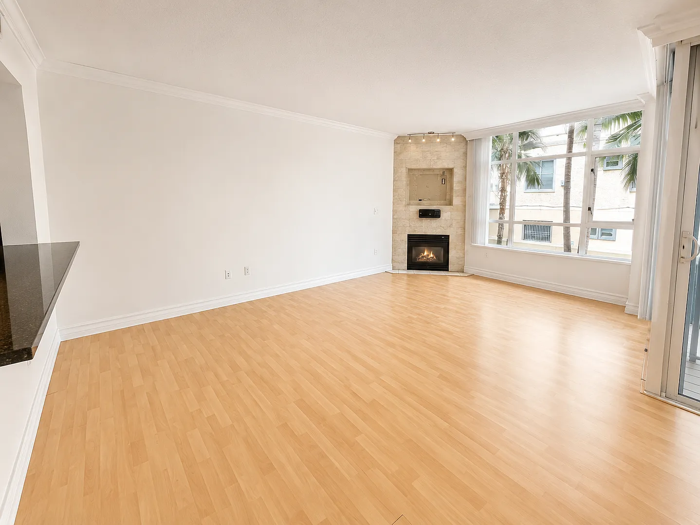 Sunny 2BR/2BA Condo with 2 Parking Spaces in Discovery at Cortez Hill — Photo 4