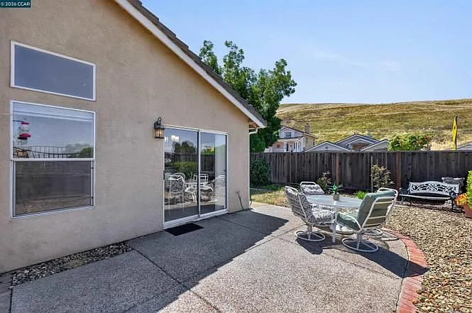 549 Burdick Dr — Photo 16