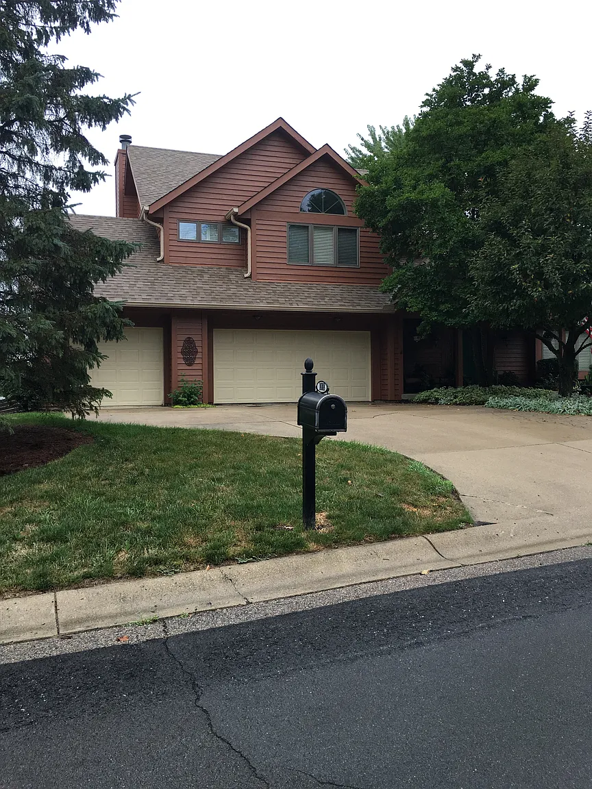 1018 Canterbury Trl photo 1