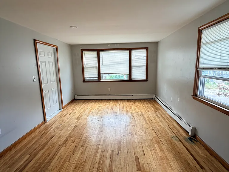 127 Warner St #2-0 — Photo 3