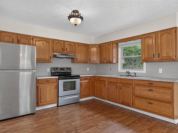 5th image of 43 Crupper Ln