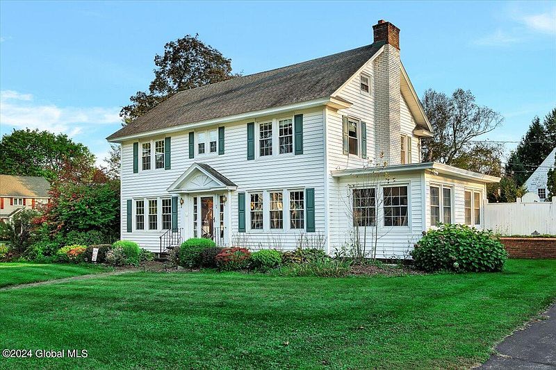 3rd image of 98 Oakland Avenue