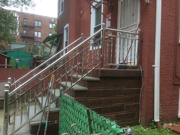 4th image of 580 Van Cortlandt Park Ave
