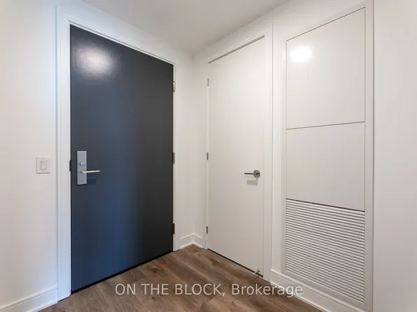 86 Dundas St E, Mississauga, ON