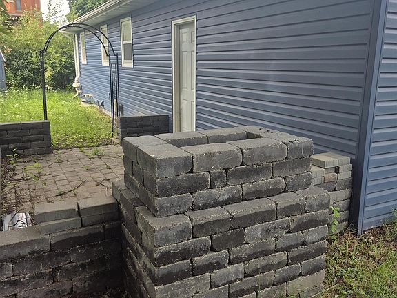 3rd image of 204 N 2nd St