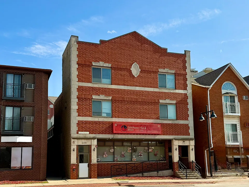 320 E Burlington St #2