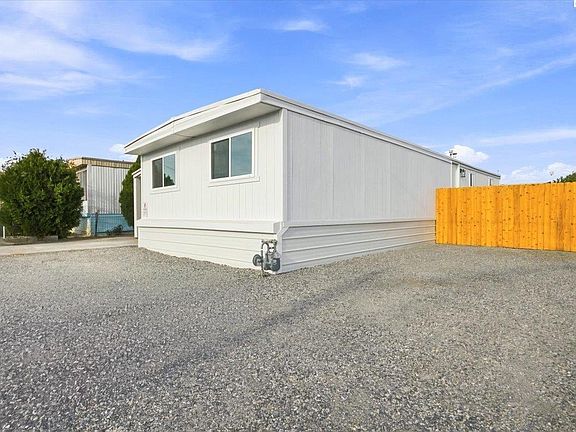 3rd image of 700 N Road 32 Trailer 1