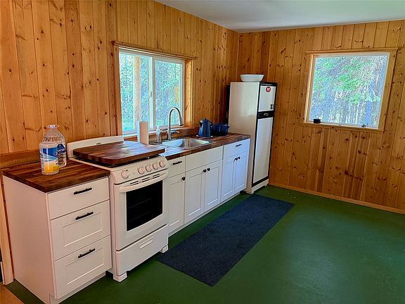 4th image of 310 Moose Creek Rd