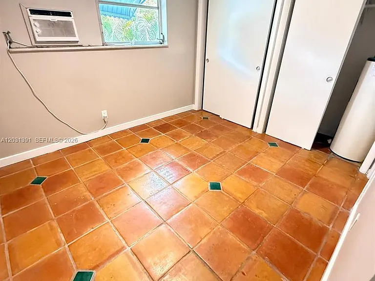1151 NE 18th St #5 — Photo 2