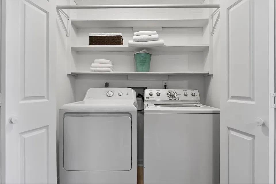 2 bed, 960 sqft, $2,300 — Photo 4