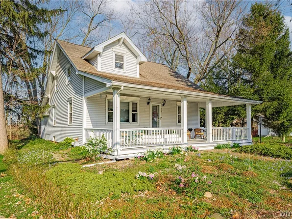 595 Lake St, Wilson, NY 14172