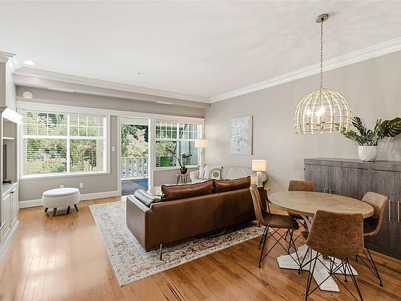 3rd image of 292 Crescent Rd E #105