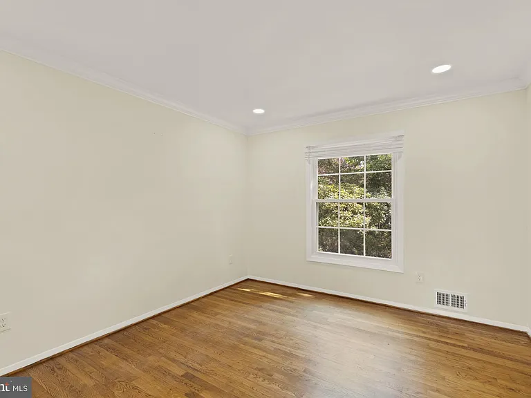 8416 Fox Run — Photo 11